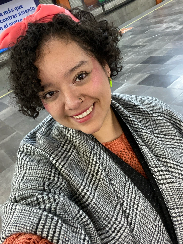 GIF uploaded by Rebeca