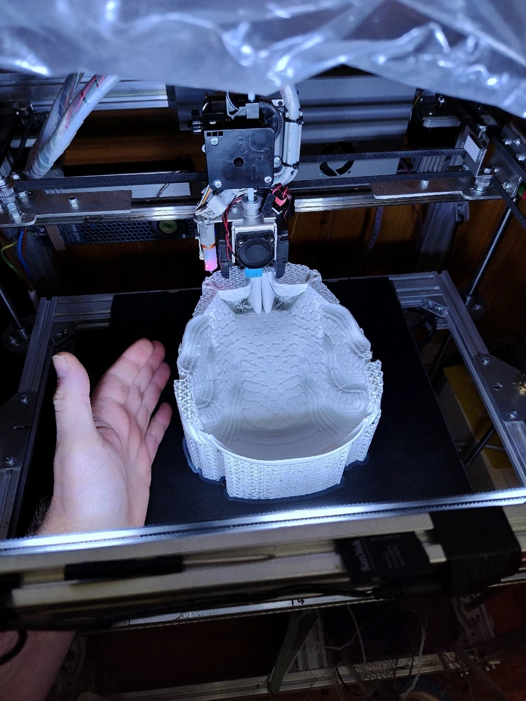 Гіфку завантажив chimp_on_the