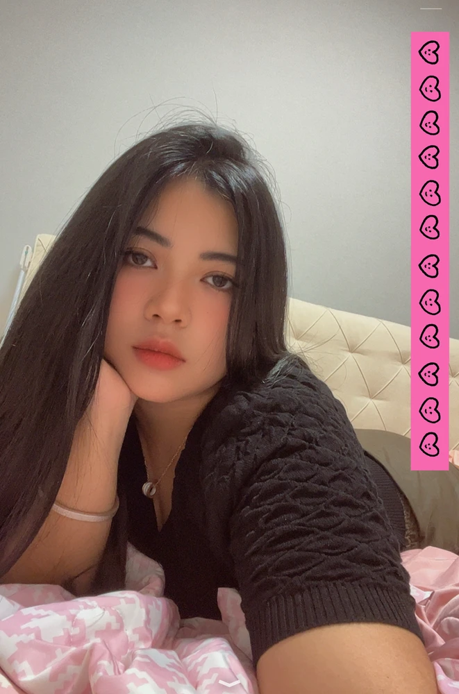 GIF tso los ntawm Queenie