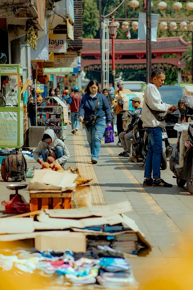 Street Photography Jalan Suryakencana Bogor