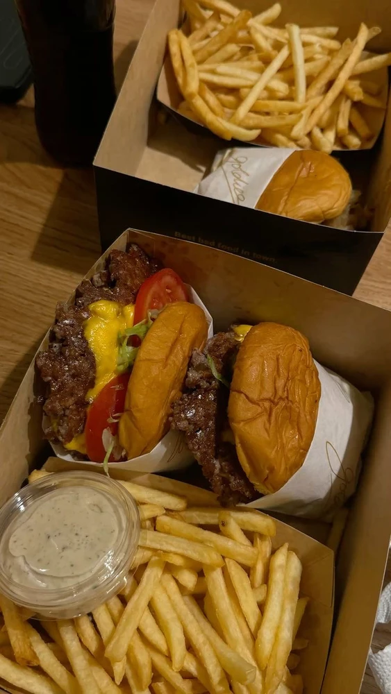 GIF uploaded by Melyn J.