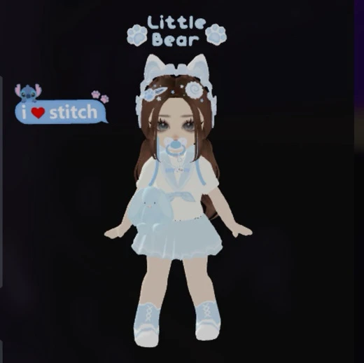 made a skin for Roblox😖🩵