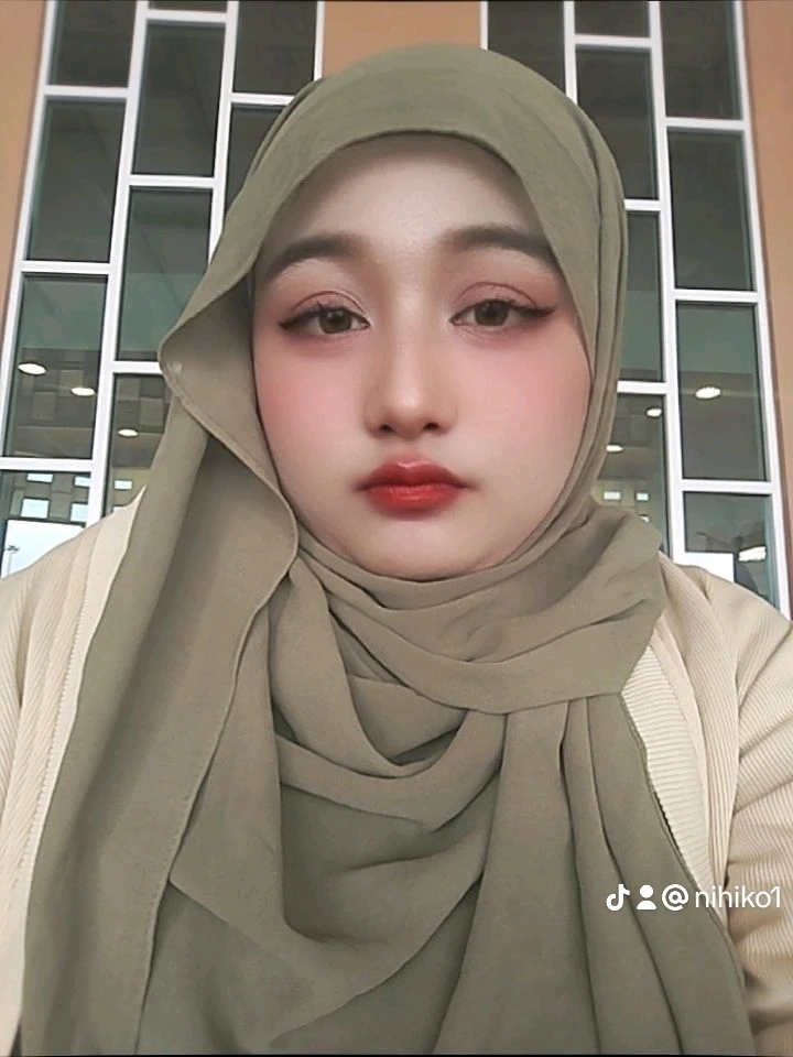 GIF na in-upload ni Miya