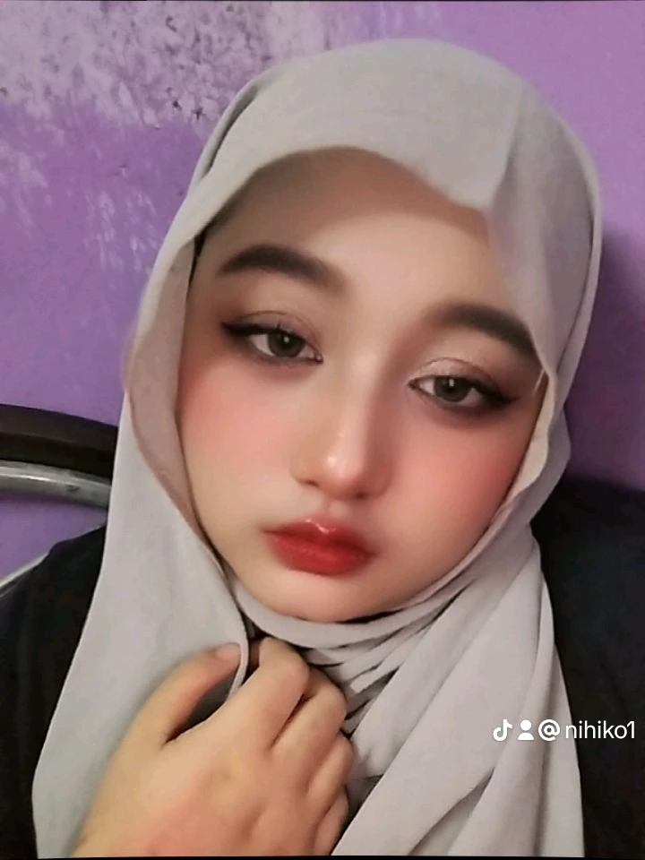 GIF na in-upload ni Miya