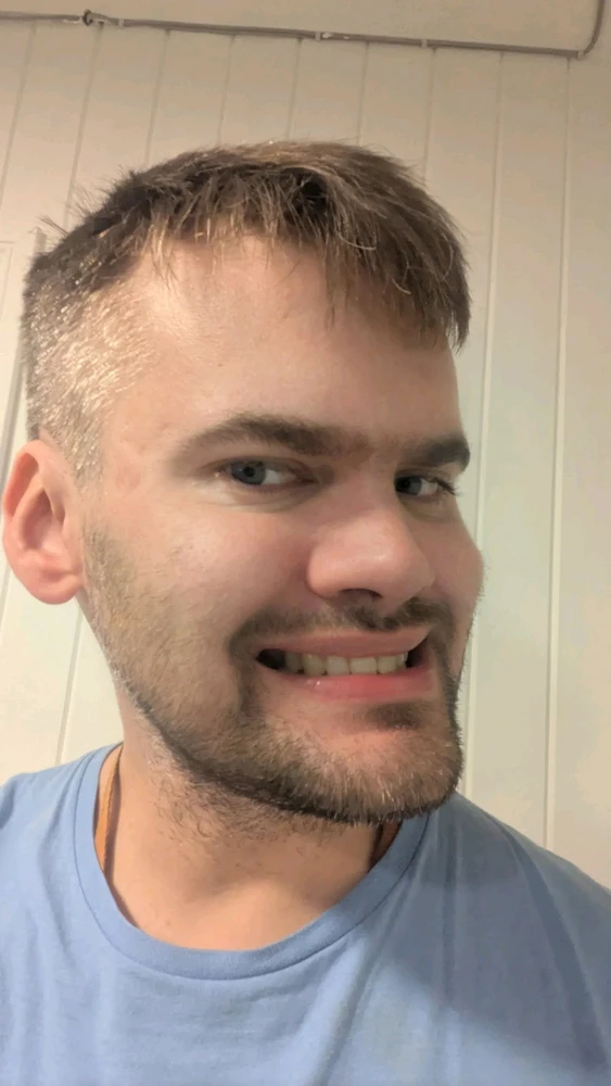 GIF tso los ntawm Eivind