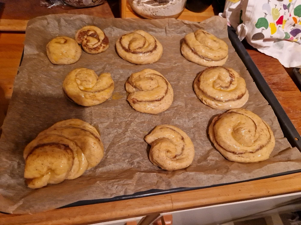 Today I made some cinnamon buns and I'm very happy with how they turnt out~ 🥰🤤