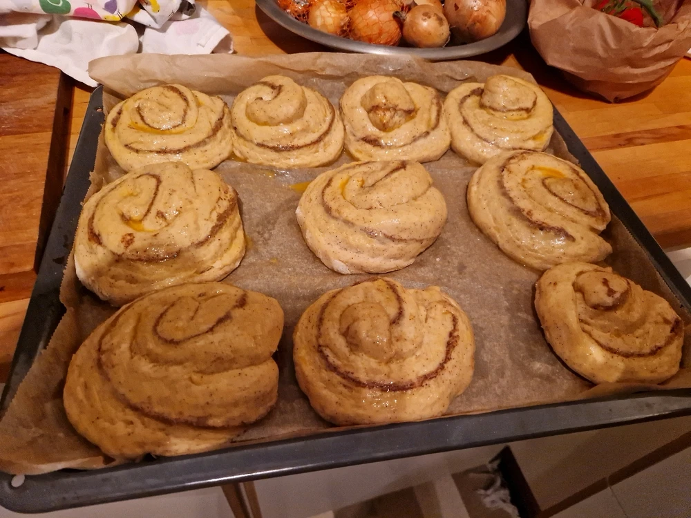Today I made some cinnamon buns and I'm very happy with how they turnt out~ 🥰🤤