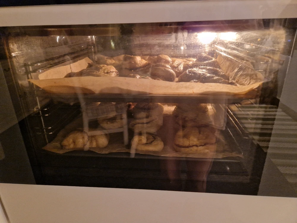 Today I made some cinnamon buns and I'm very happy with how they turnt out~ 🥰🤤