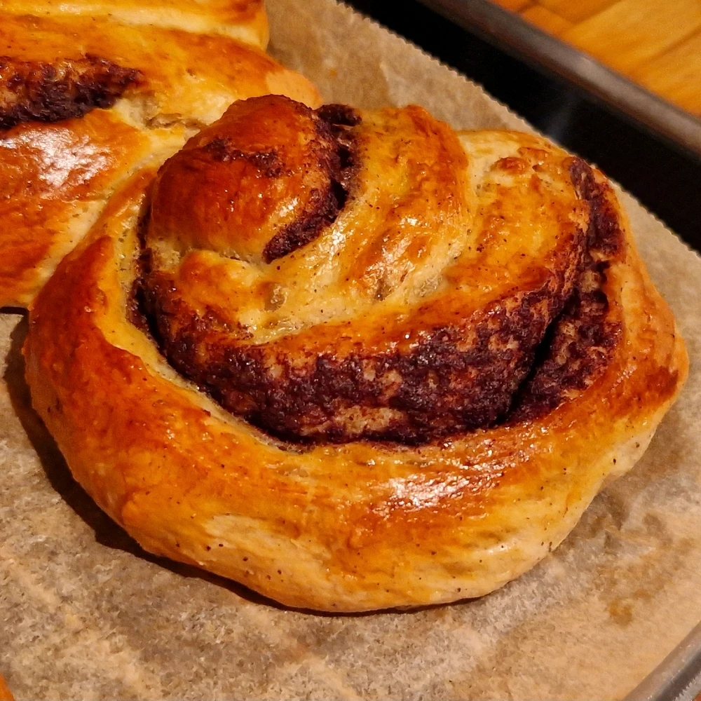 Today I made some cinnamon buns and I'm very happy with how they turnt out~ 🥰🤤