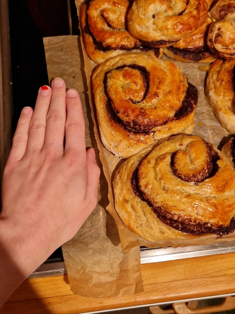 Today I made some cinnamon buns and I'm very happy with how they turnt out~ 🥰🤤