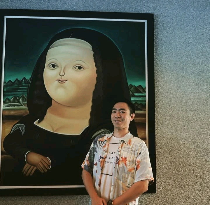 Do I look like like Mona?