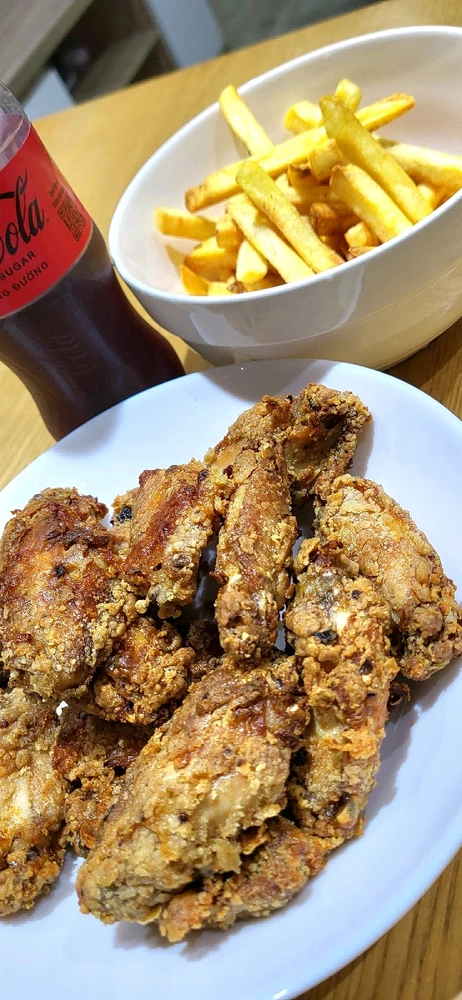 GIF uploaded by Tofu 🍜🍗🍟