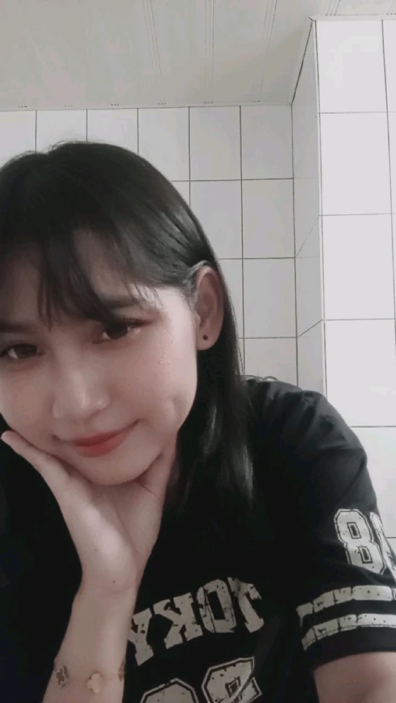 GIF diunggah oleh Anggraini