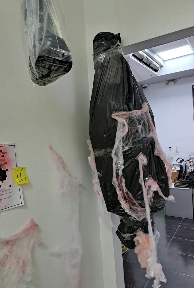 Decoración de la oficina.
Le decimos el Migue.