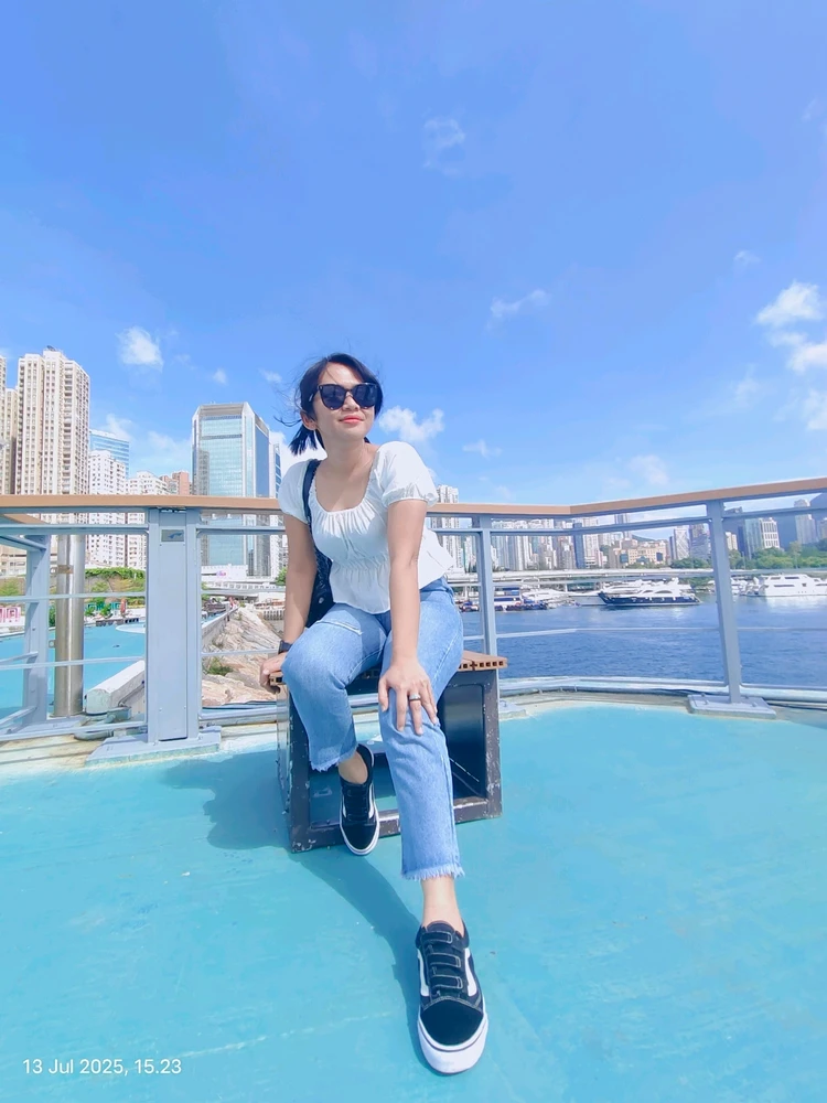 GIF uploaded by Naraya