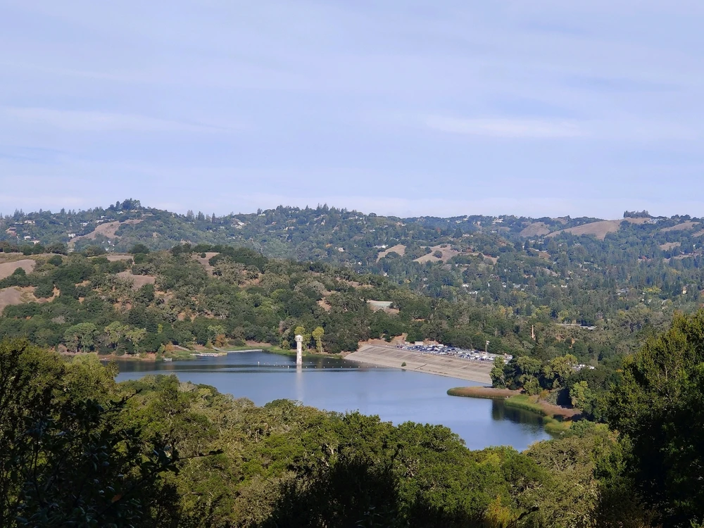 A nice little hike near the water, great view!