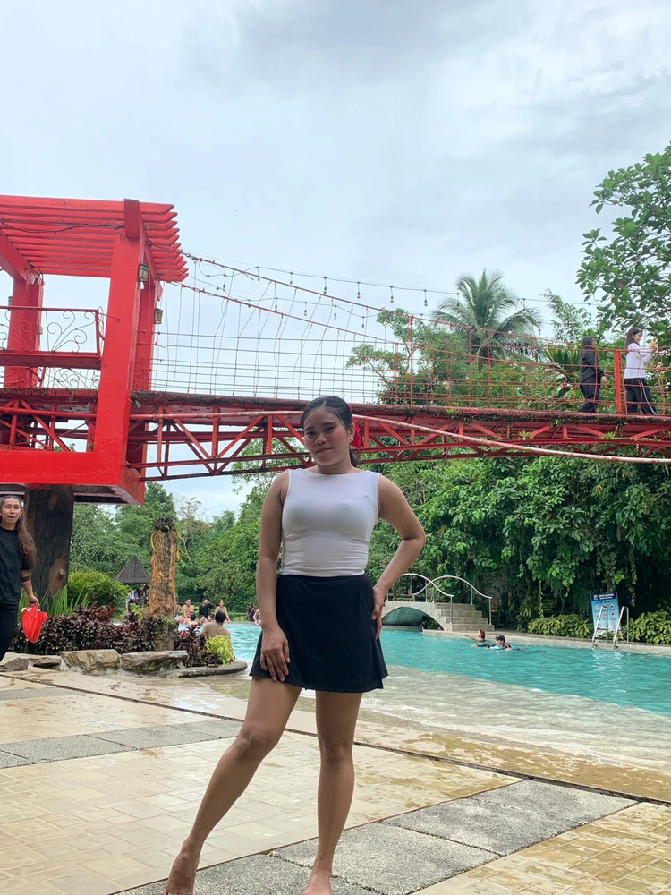 I-upload ni Angeline Lee ang larawan