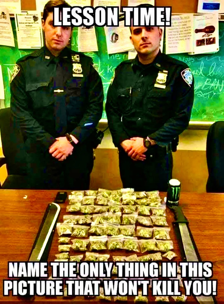 GIF uploaded by • A{eye} • M € € •