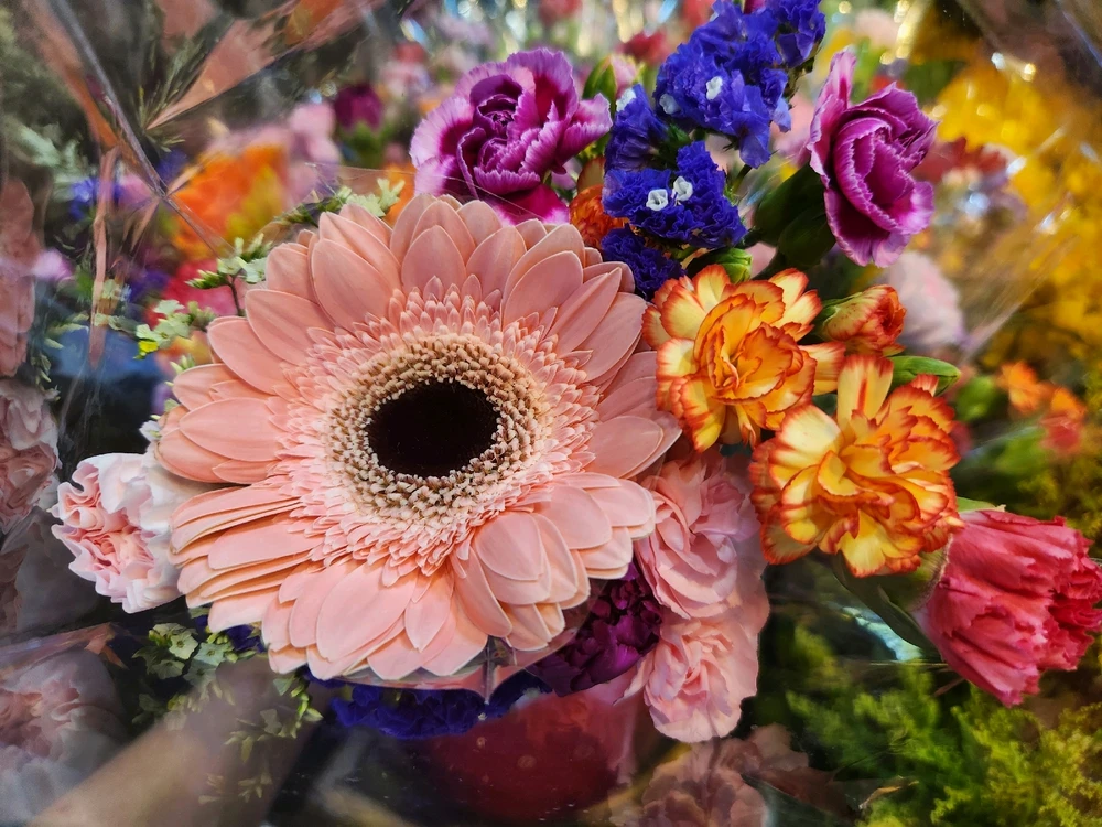 Stay positive... Stay strong... Stay 
humble... Shine bright! No matter 
how much darkness you are 
surrounded by... 💖✨️

🌻🪻🌼🌷🌺⚘️🌸