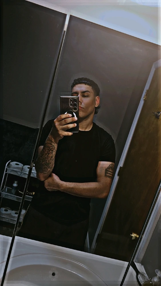 GIF tso los ntawm Cristian Betancourt