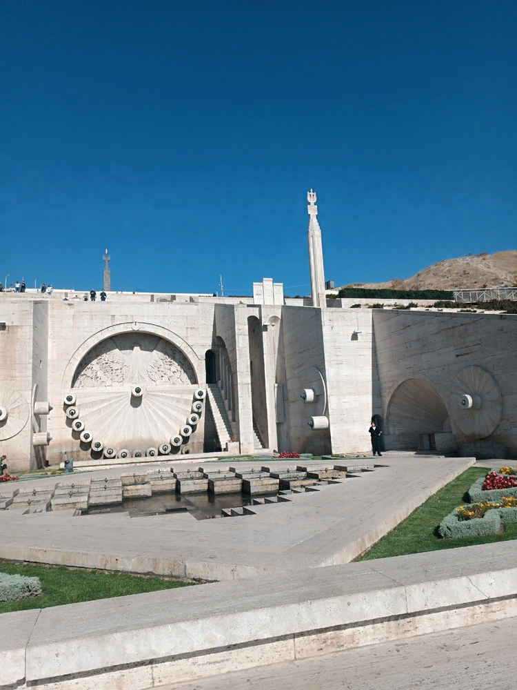 GIF загрузил Joe