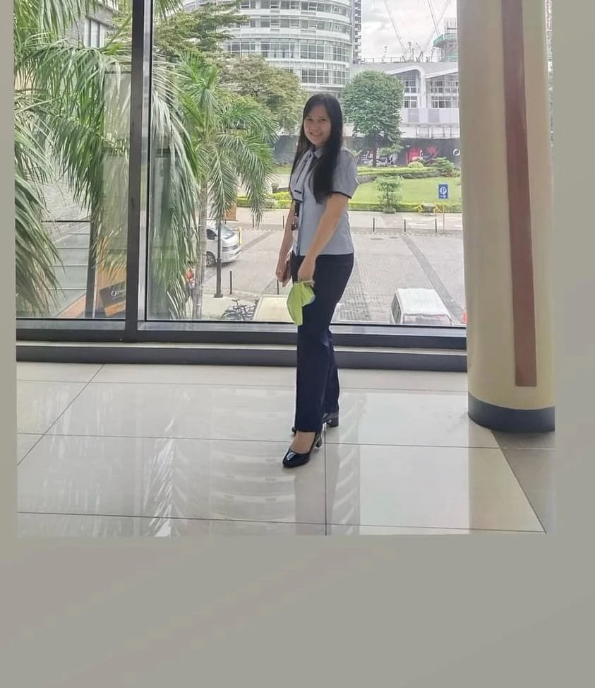 GIF na in-upload ni Liz