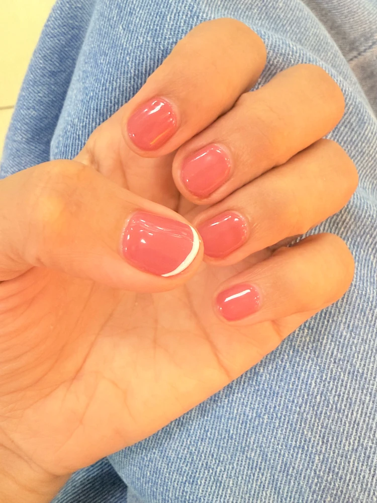 "Happiness is freshly painted nails."💗