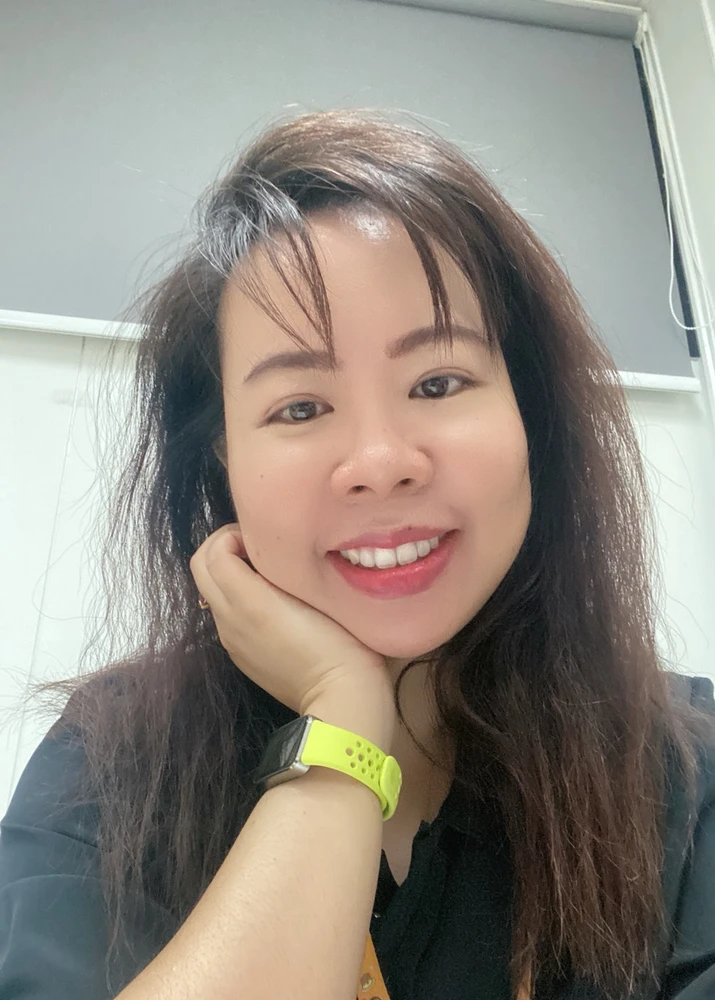 A woman in black ๐ฉ๐โโฌ๐คตโโ๏ธ๐๐ป