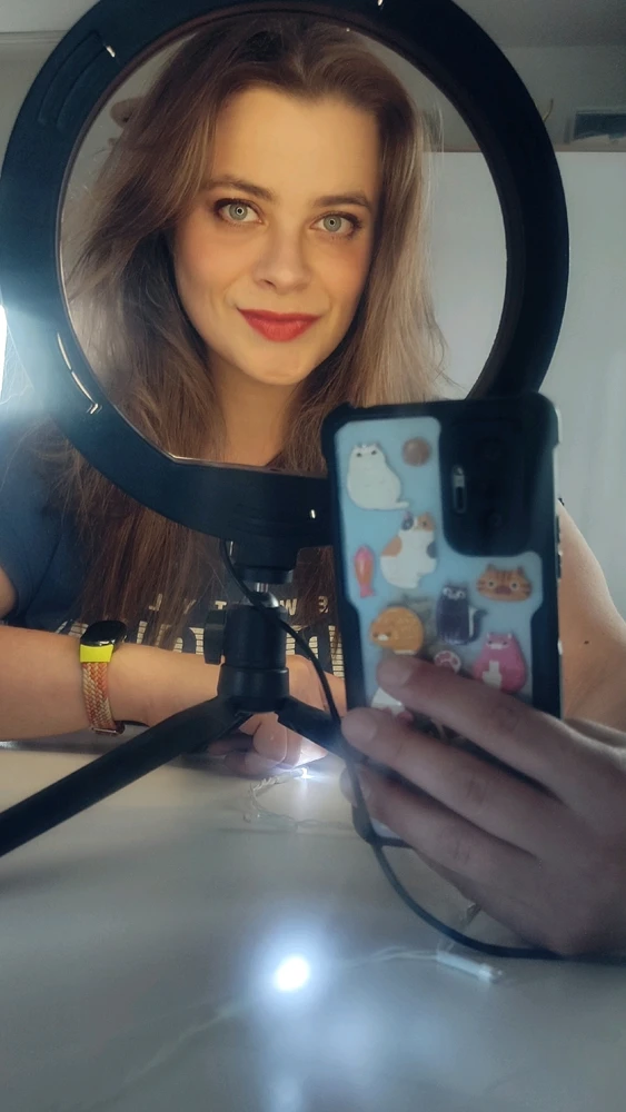 GIF gi-upload ni Lisa