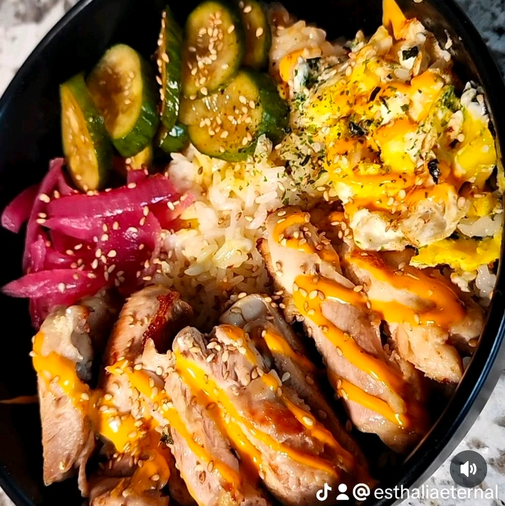 GIF uploaded by Esthalia