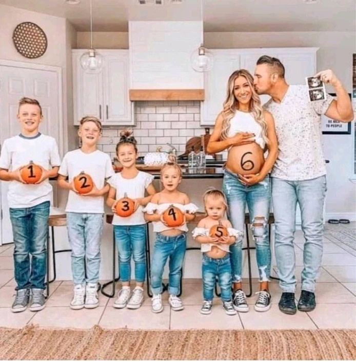 Happy is he who finds happiness in family🥰👩‍🍼🤵‍♂️👰‍♀️👶