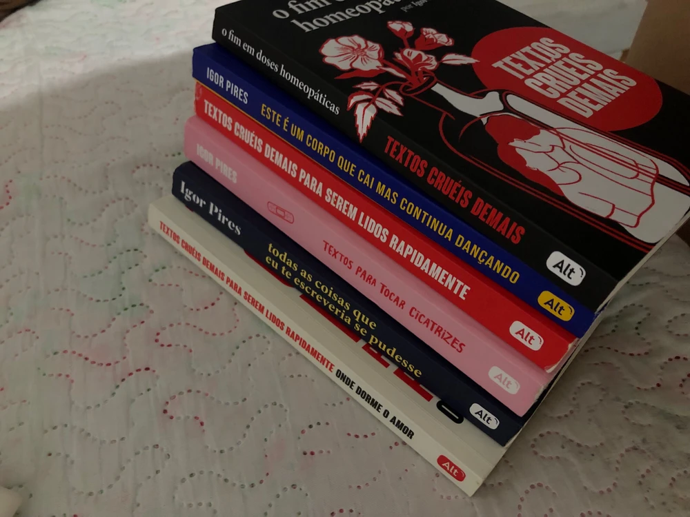 Felicidade de ter TODOS do meu autor favorito 🩷🥺