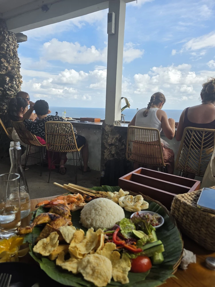 GIF uploaded by Juli