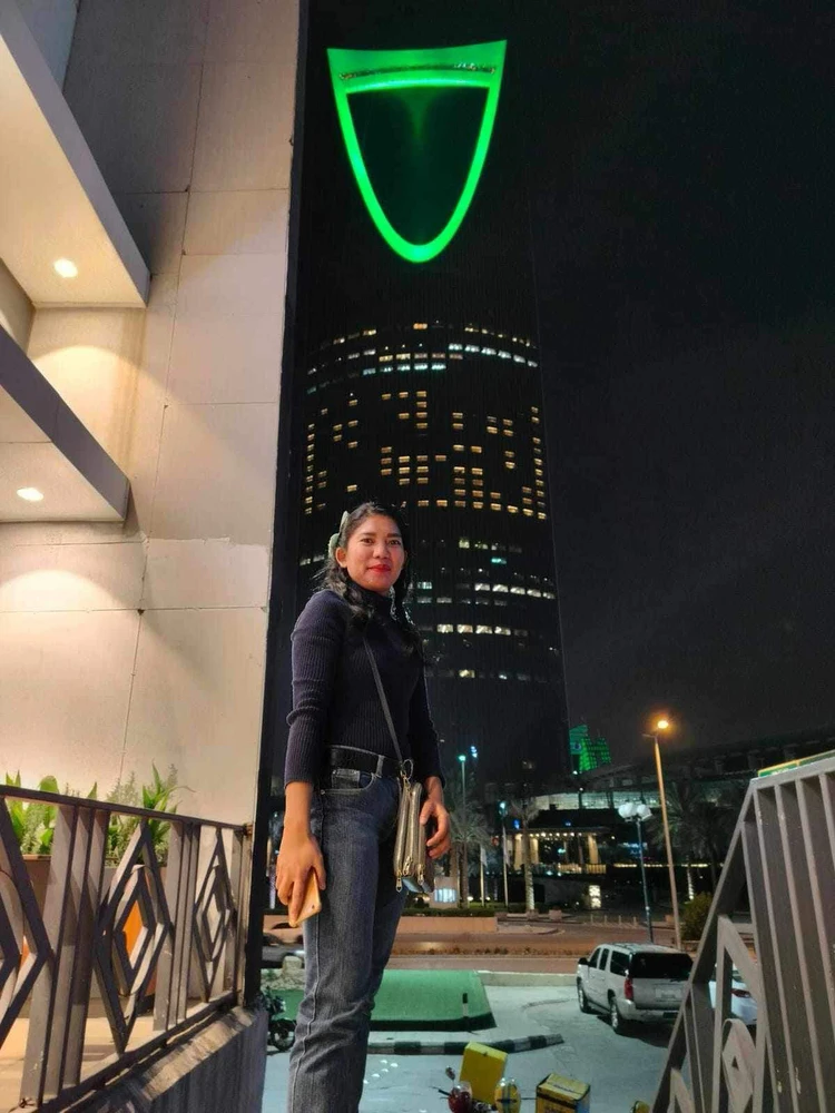 GIF gi-upload ni Avah