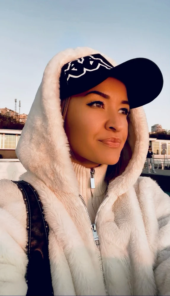 Гіфку завантажив Inna