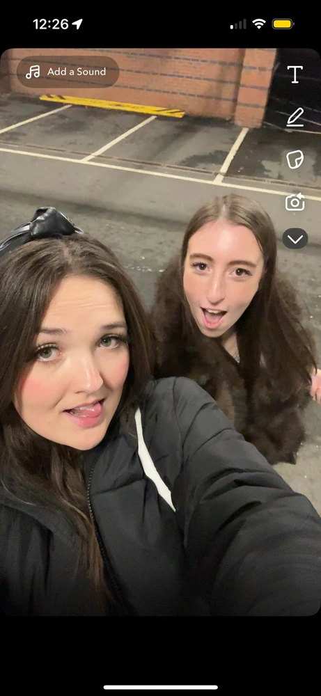GIF na in-upload ni Rebecca