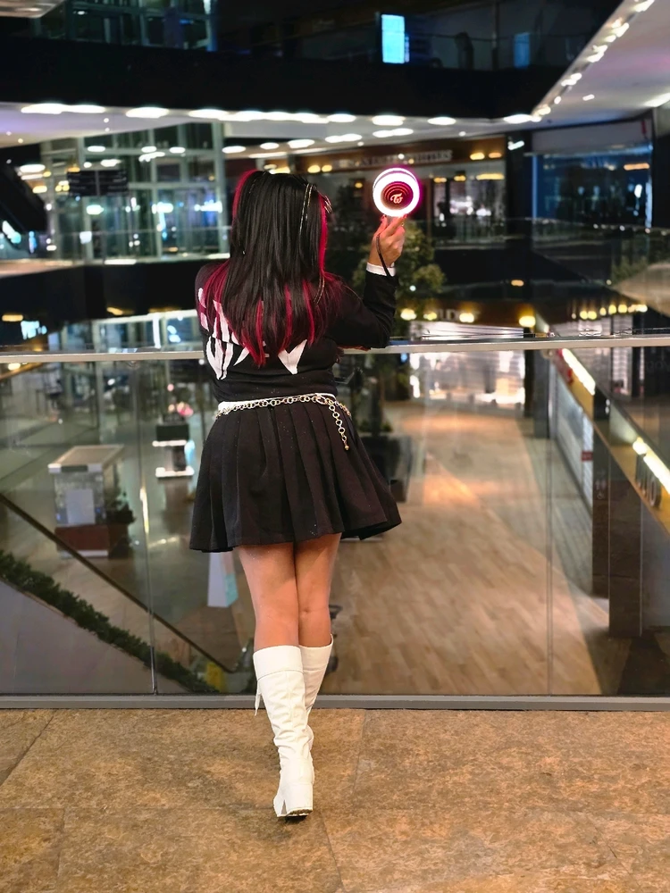 Para que escoger entre una cazadora de demonios Coreana o Japonesa cuando puedes ser ambas?