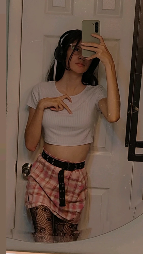 Today's outfit 🩷🤍🖤