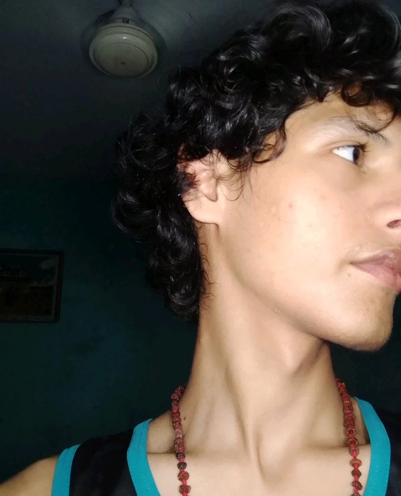 GIF uploaded by Gomit