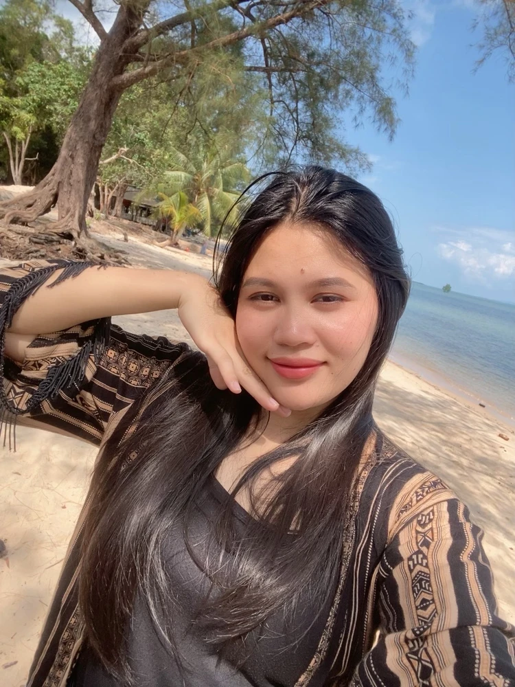 GIF diunggah oleh Helen