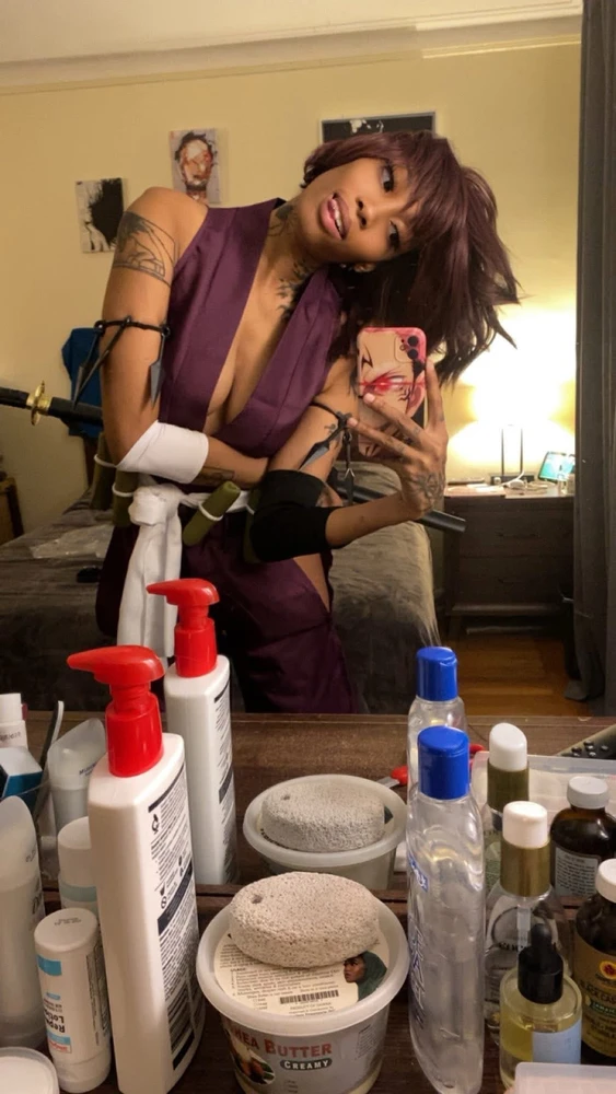 Forgot to upload but went as yuzuriha 😂🖤💜 for Halloween 🎃