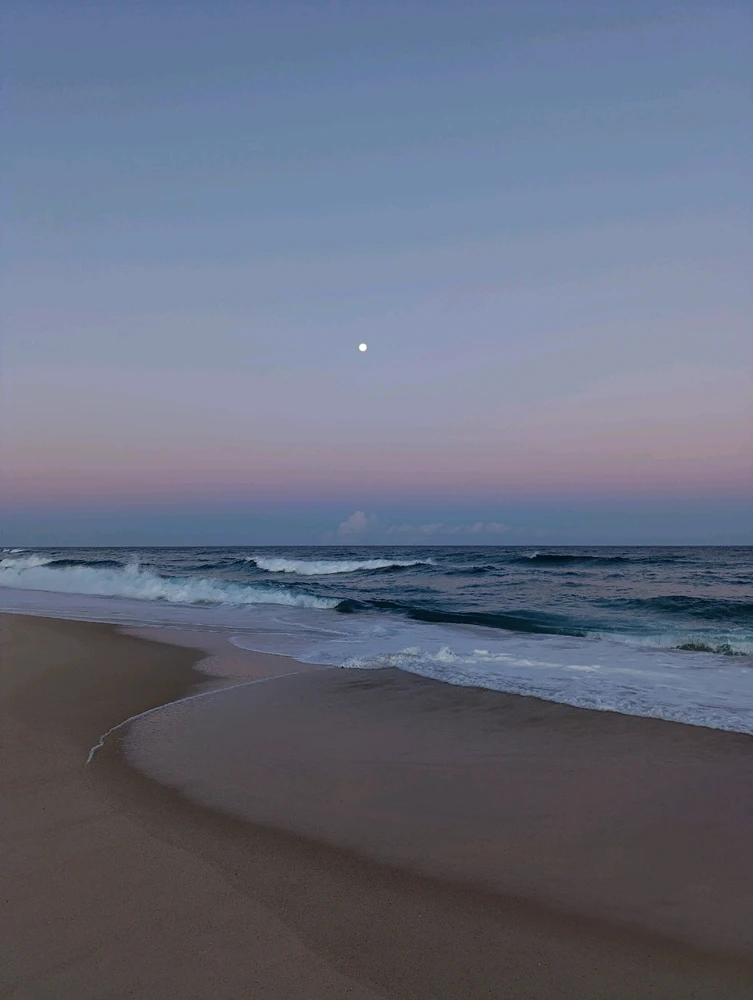 Seven Mile Beach.. empty as always