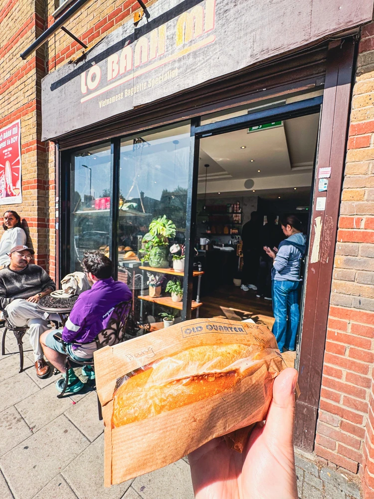 Lunchtime - was waiting for nearly 45min for it, worth the wait as there’s many others still waiting behind me.