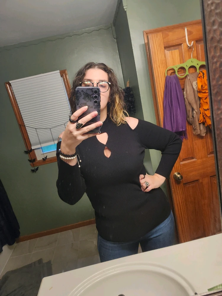 GIF uploaded by Esthalia