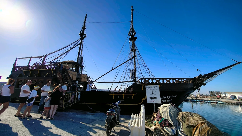 Arrr! All hands on deck!