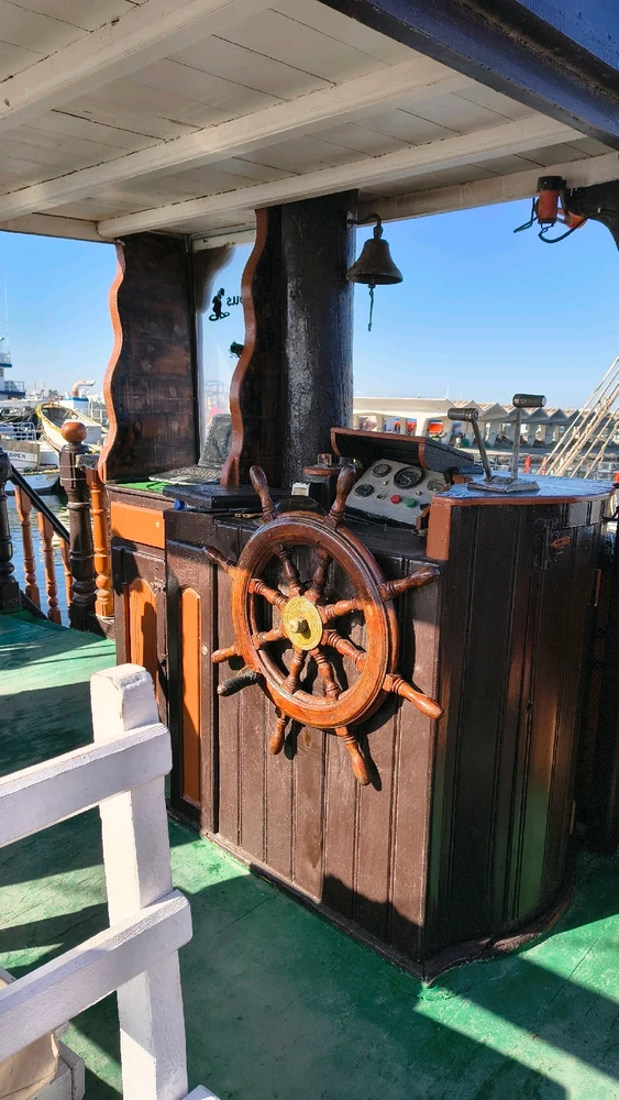 Arrr! All hands on deck!