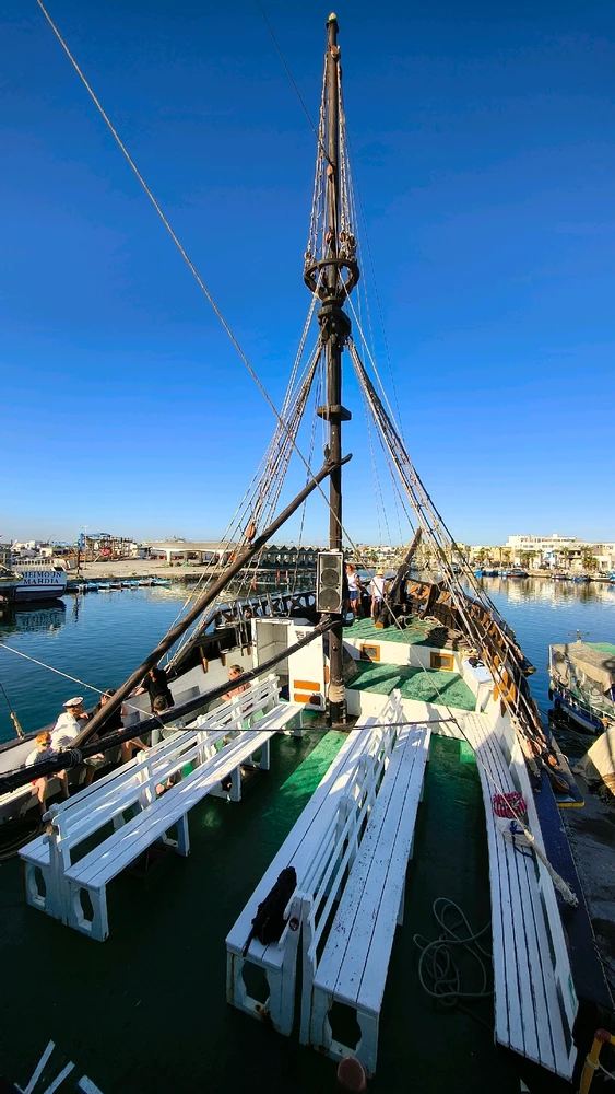 Arrr! All hands on deck!