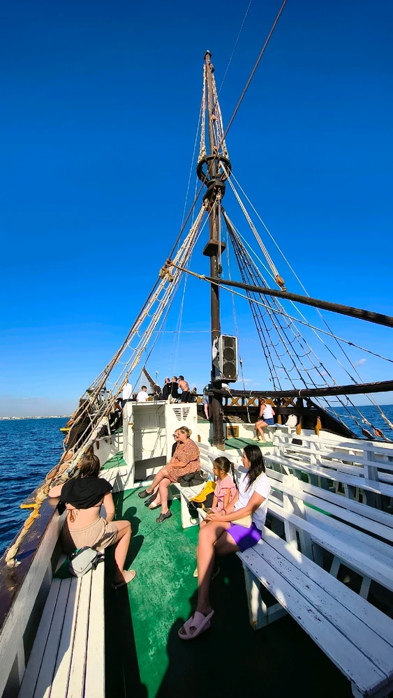 Arrr! All hands on deck!