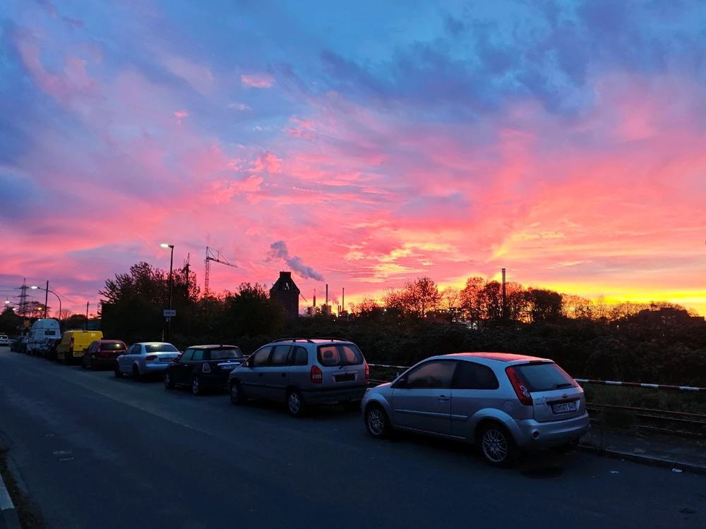 Auf zur Arbeit 🥲
Das beste morgens aufzustehen ist der Weg zur Arbeit
Kaum etwas motiviert einen mehr als der Sonnenaufgang 🥰
Na gut ein gutes Spiel gut zocken
Oder auszuschlafen ist auch sehr motivierend aber man kann nicht alles haben
Was motiviert auch am meisten ?