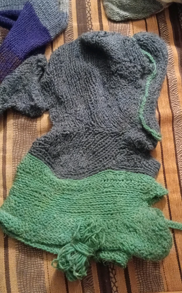 I am gradually knitting a cape and playing chess with a friend.